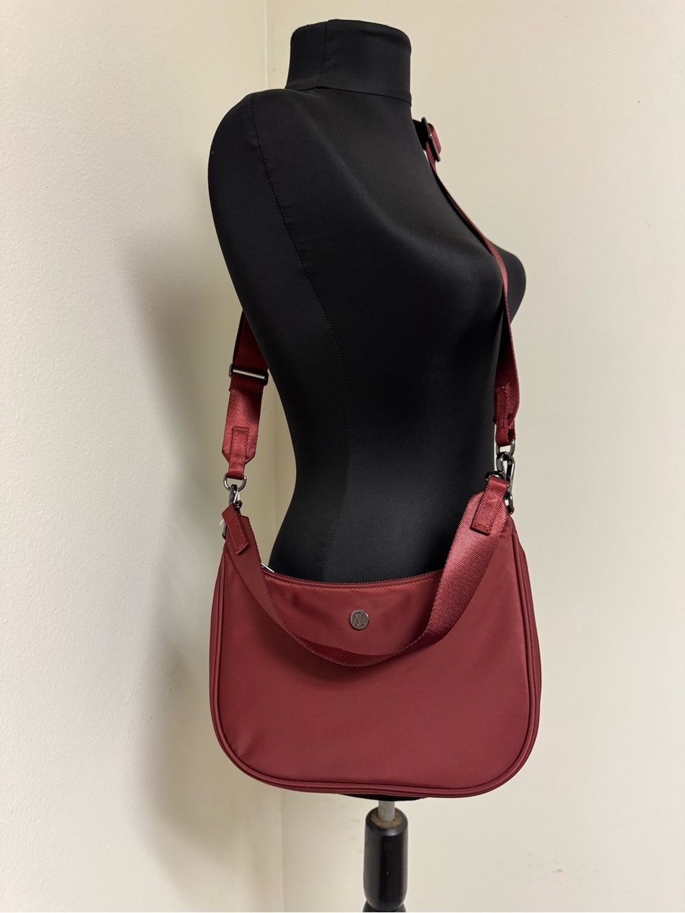 Lululemon NWOT City Essentials Small Shoulder Bag 3L, Rockwood Rust - Picture 7 of 10